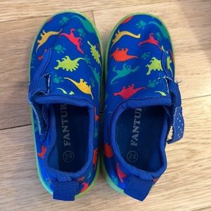 Fanture Unisex Watershoes in Blue. Size 24.